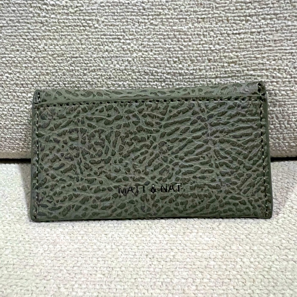 Matt & Nat Card Holder NWOT